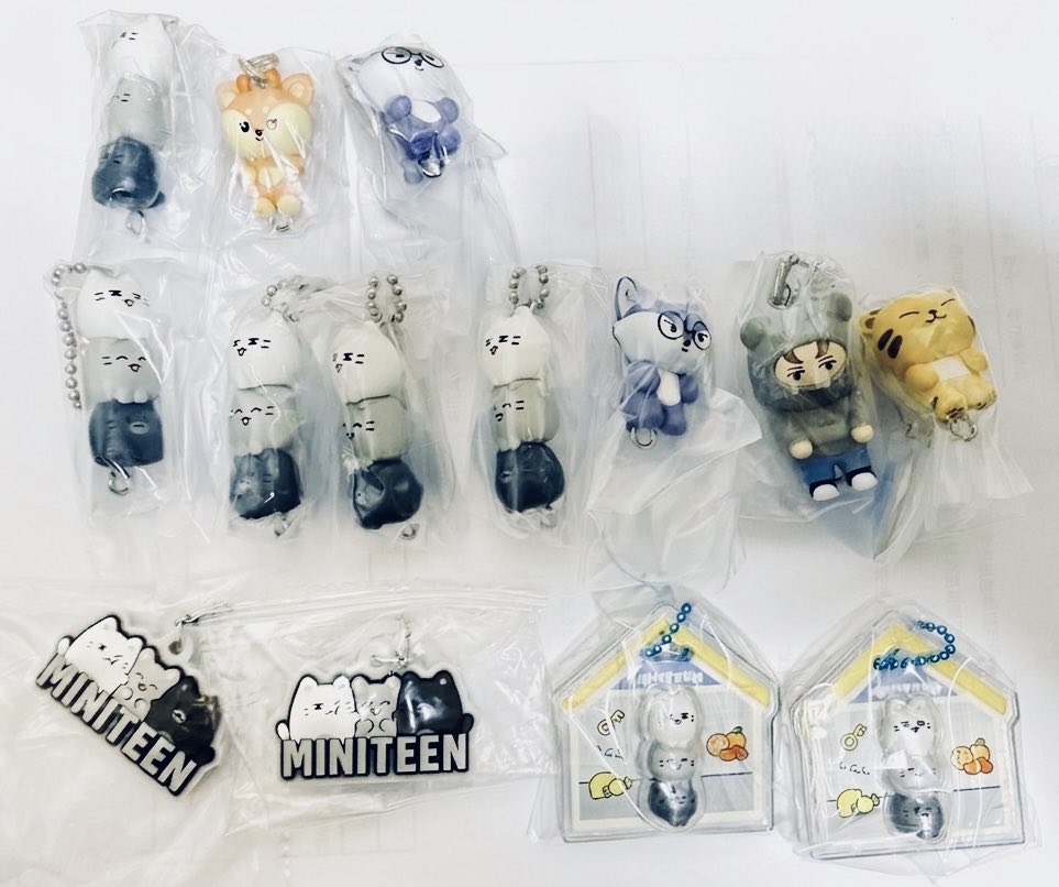 sumiiiii89's tweet photo. MINITEEN  ガチャ　グミチャーム

譲　写真のもの
　　ガチャは上がカニ　下がチェーン

求　定価

大阪市内での手渡し希望です。
お気軽にお声掛けください。 https://t.co/1b6Kz1aroA