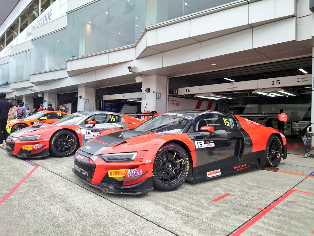 ClearNobu's tweet photo. ピットウォークがこれって。ガレージから車出してくれるのは最高です！規制線がないのが世界基準なの！？日本でも是非やって欲しいな（多分無理（笑））#gtworldchallenge https://t.co/mryYJyKdwX