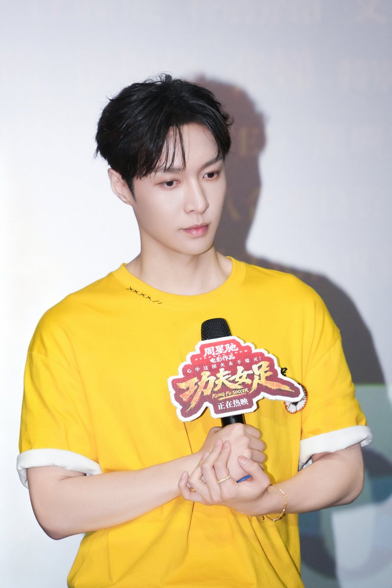 knockknock0408's tweet photo. LAY - 张艺兴工作室 weibo https://t.co/DCyM9wLlbZ