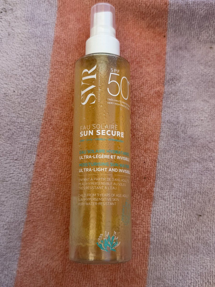 fabyotto8's tweet photo. Consigli per il mare! Protezione solare SVR 50+ ultra leggera non unge! Top #solari #mare https://t.co/3J2Y6Zb8r2
