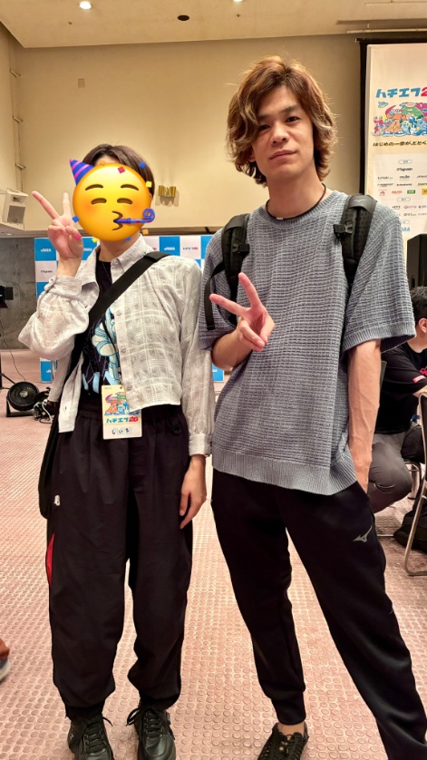 siren_33's tweet photo. 色んな人と写真撮゛っ゛て゛も゛ら゛っ゛た゛！！！！！！！！！！！！！！

#ハチエフ26 https://t.co/QTINuzwVWo