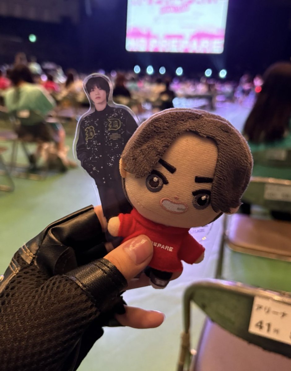8snya1's tweet photo. ノンプリ神戸から1年に記念の今日
コトダマグッズ買ったよ🥹
チェキ当たりますように🎋 (3枚目のひゅうがくんライトのせいで神様みたいになってて草) https://t.co/qHhHdbYJ3V