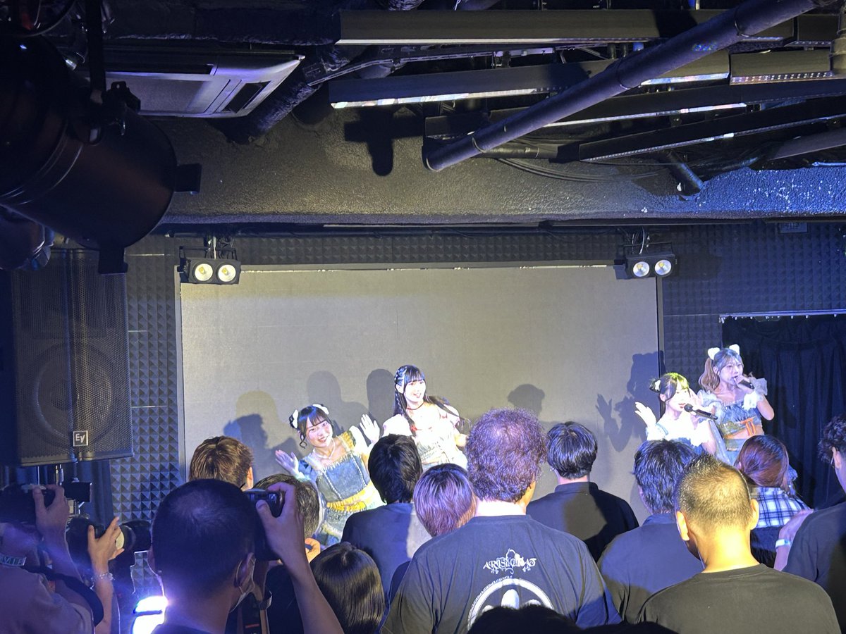 8904caov's tweet photo. 本日の第二現場は、🈁
Lit★V  in SUNHALO TEATER‼️
予定では、第二現場は、ヨドバシカメラでリンワンのはずやったけど追い山ならしの交通規制で間に合わずりとびちゃんになりました😆ゆきちゃんお休みの4人でした。SUMMER TIMEで明里ちゃんがいないと実感しました😭 https://t.co/pslbITodZm