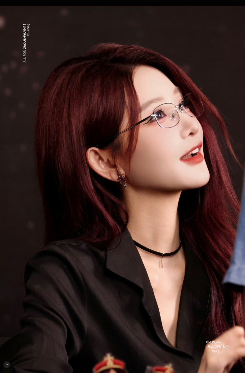 cherryxiaoyiii_'s tweet photo. Glasses Shiyu got me folding every single time😩 https://t.co/hfjG3Zo5z9