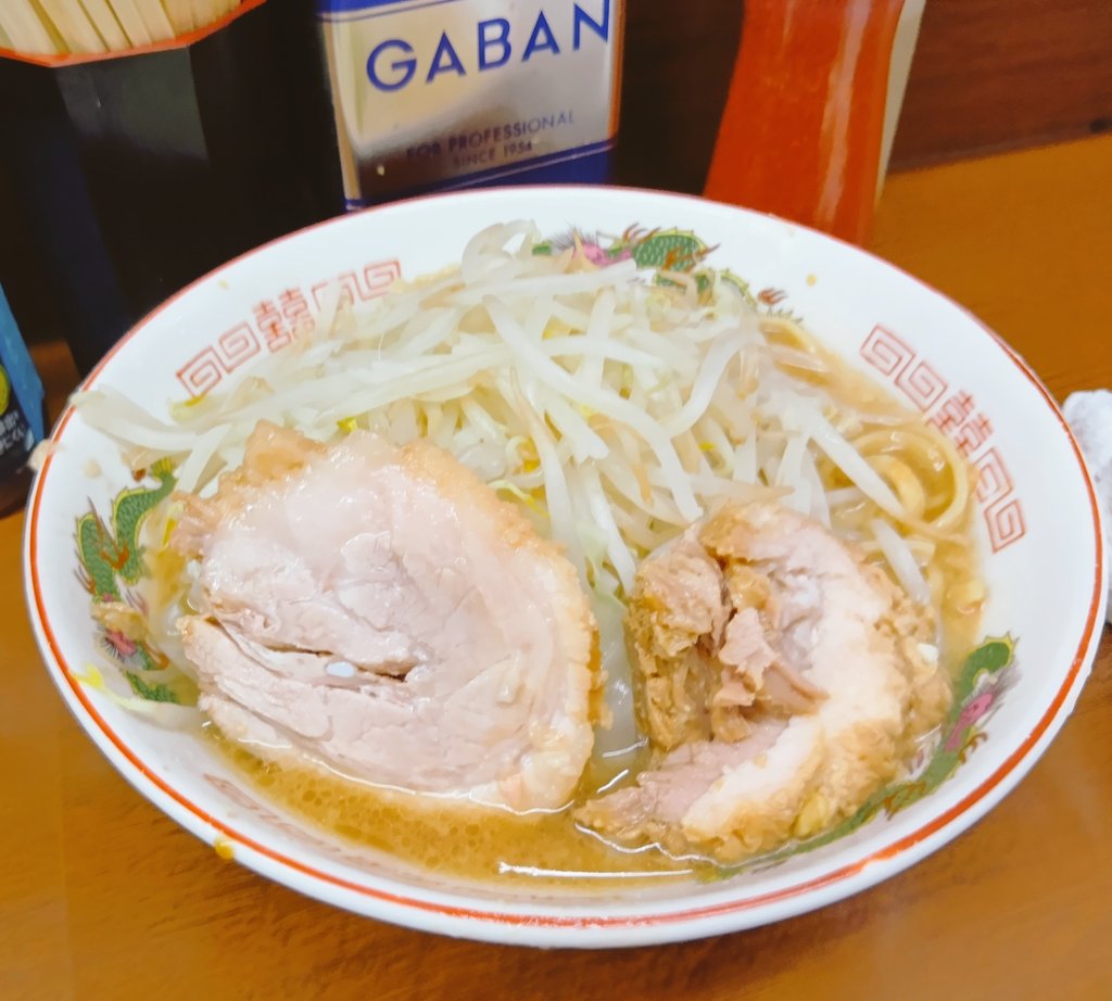 toki_yama's tweet photo. 人生初２朗🍜、からの、素敵なお散歩コース https://t.co/HNpdxXdwSD