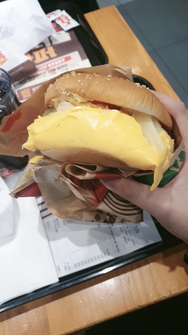 sandvich226's tweet photo. 치즈 20장 추가가 참 맛있는데... https://t.co/ZKW8vzvajA