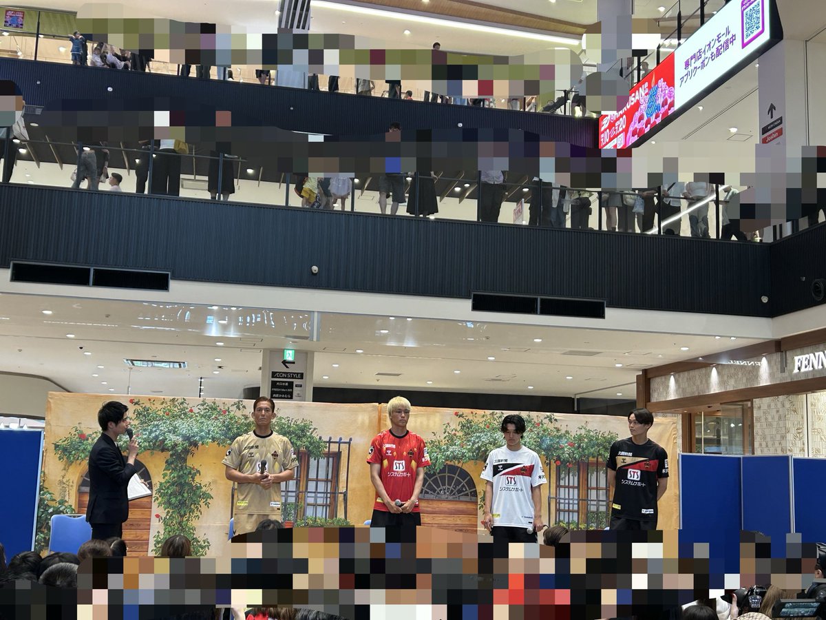 ZUN_0706's tweet photo. イオンモール白山
かがやきステージにて
新ユニ姿の選手トークショー
MC牛田アナの引き出しでトークも盛り上がって楽しかった〜
1階から3階まですごい人！立ち見だったけど、待ってる時間もツエサポさんとツエトークで楽しかった！サイン会はハズレでした😂
#zweigen https://t.co/SMFOEOkRGg