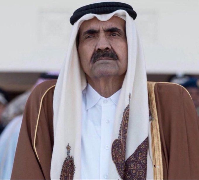 slt2_'s tweet photo. اليوم دفان الفقر صار  مدفون" راح وترك شعبة على جمة البير...

ويأهل قطر لو كان مشياً تحجون" محدن يرد الدين ماثقله وكبير....

عم  الخليج الحزن واليوم يبكون" الى الرياض الحزن من داره يطير...

#حمد_بن_خليفة 
#قطر https://t.co/ha7x7ssDD1