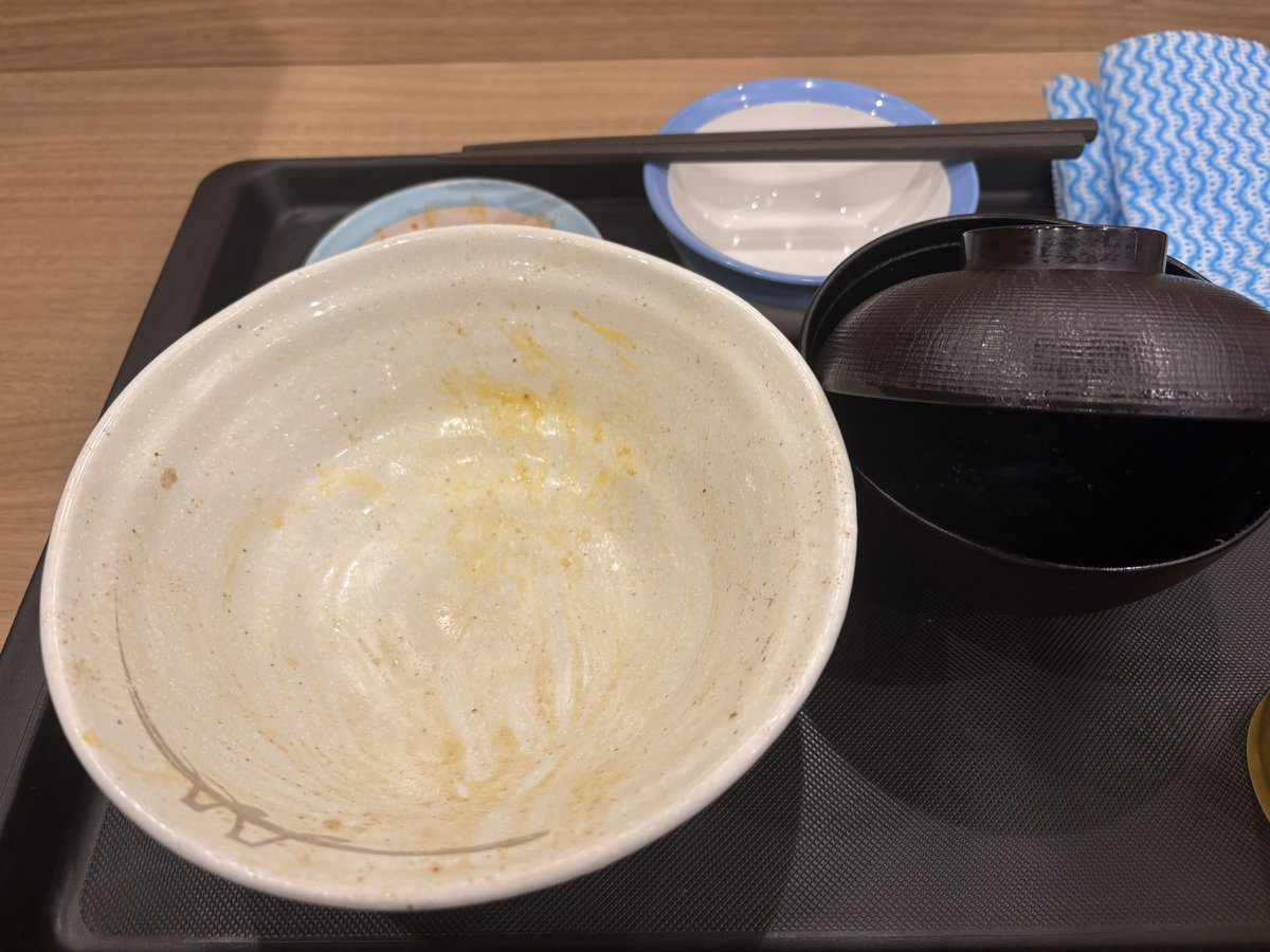shinorian55's tweet photo. 松屋で牛めし巨人盛りを注文
大した事なかった😋 https://t.co/viq11ZOGYR