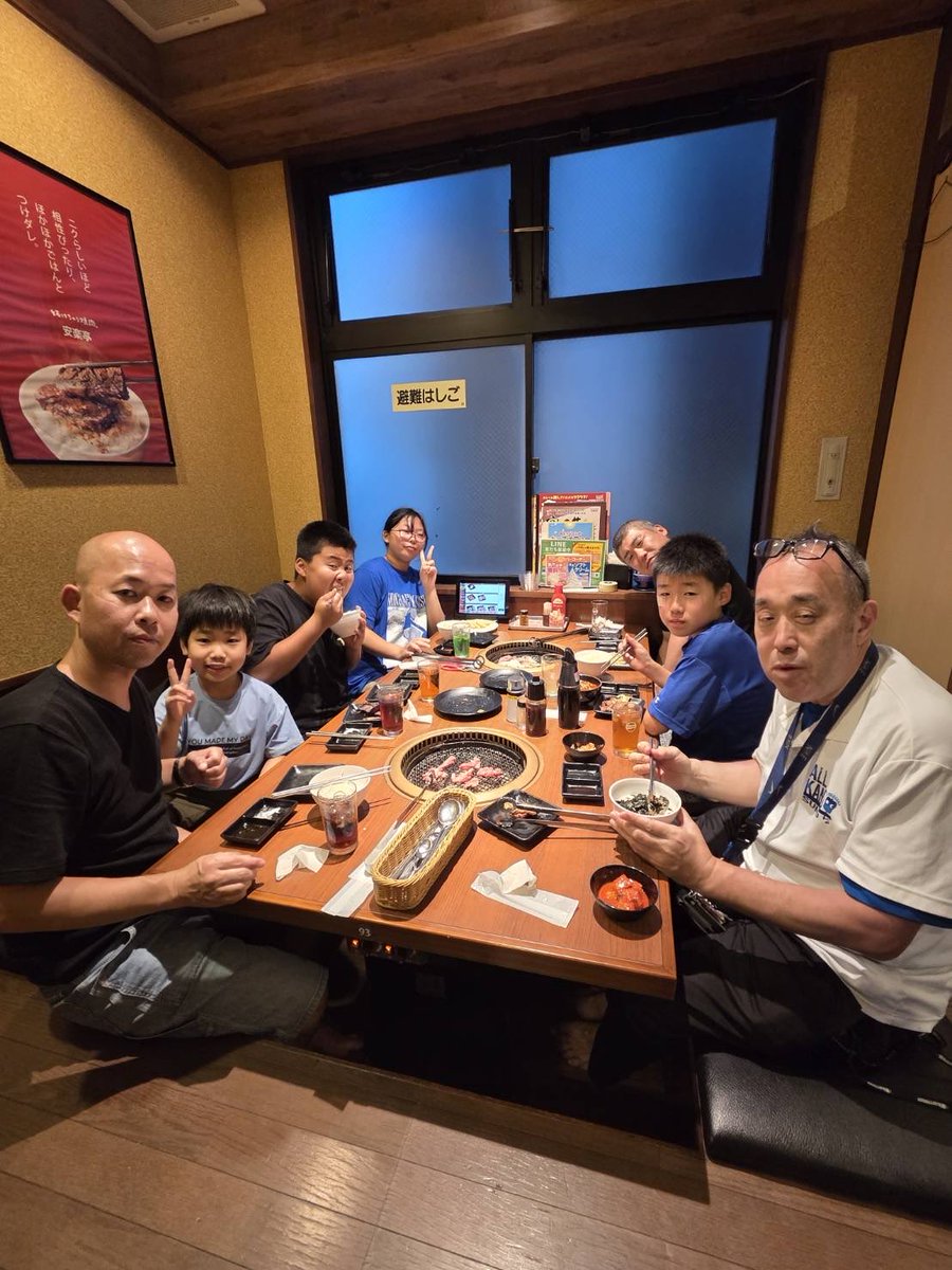 igarashsumoclub's tweet photo. 監督務める五十嵐相撲倶楽部😃

食トレin安楽亭焼肉食べ放題😁
太れない選手に食指導💪
食べて強い身体作り、選手たちの活躍期待してます😊 https://t.co/Ch57pYtUIU