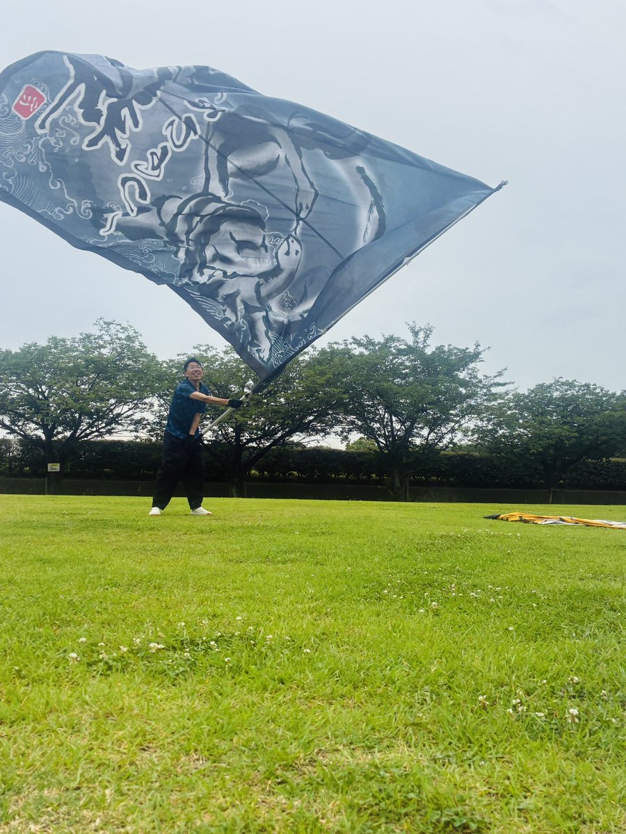 Yuka200422's tweet photo. 旗の練習楽しかった笑
旗士さん！旗のキレイな振り方教えてください！素人なので難しいです…
 #旗士  #旗の練習 https://t.co/pFKLioYsum