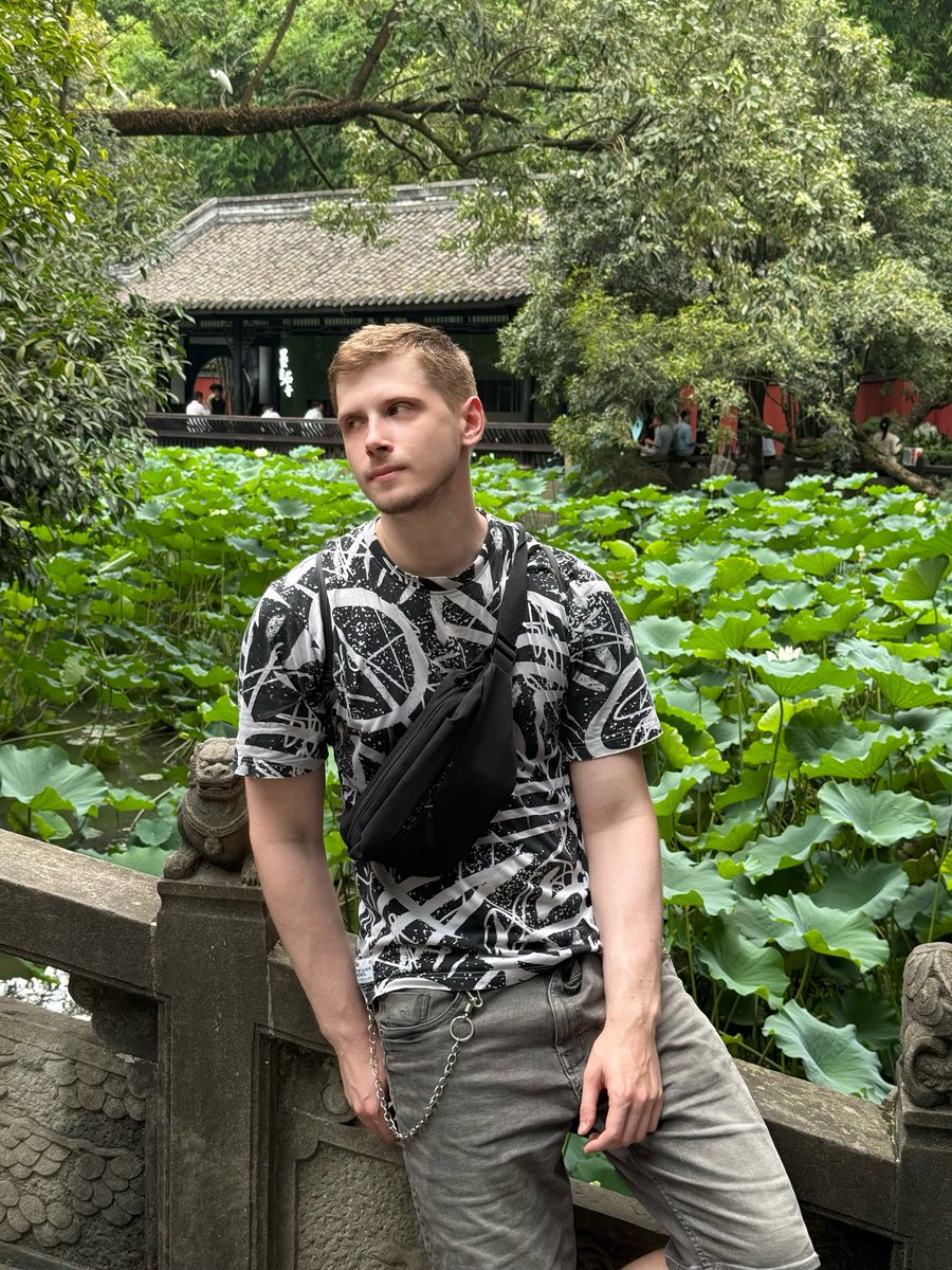 flesh2bones's tweet photo. What are you doing in my swamp?! https://t.co/8SQfJXRZ0m