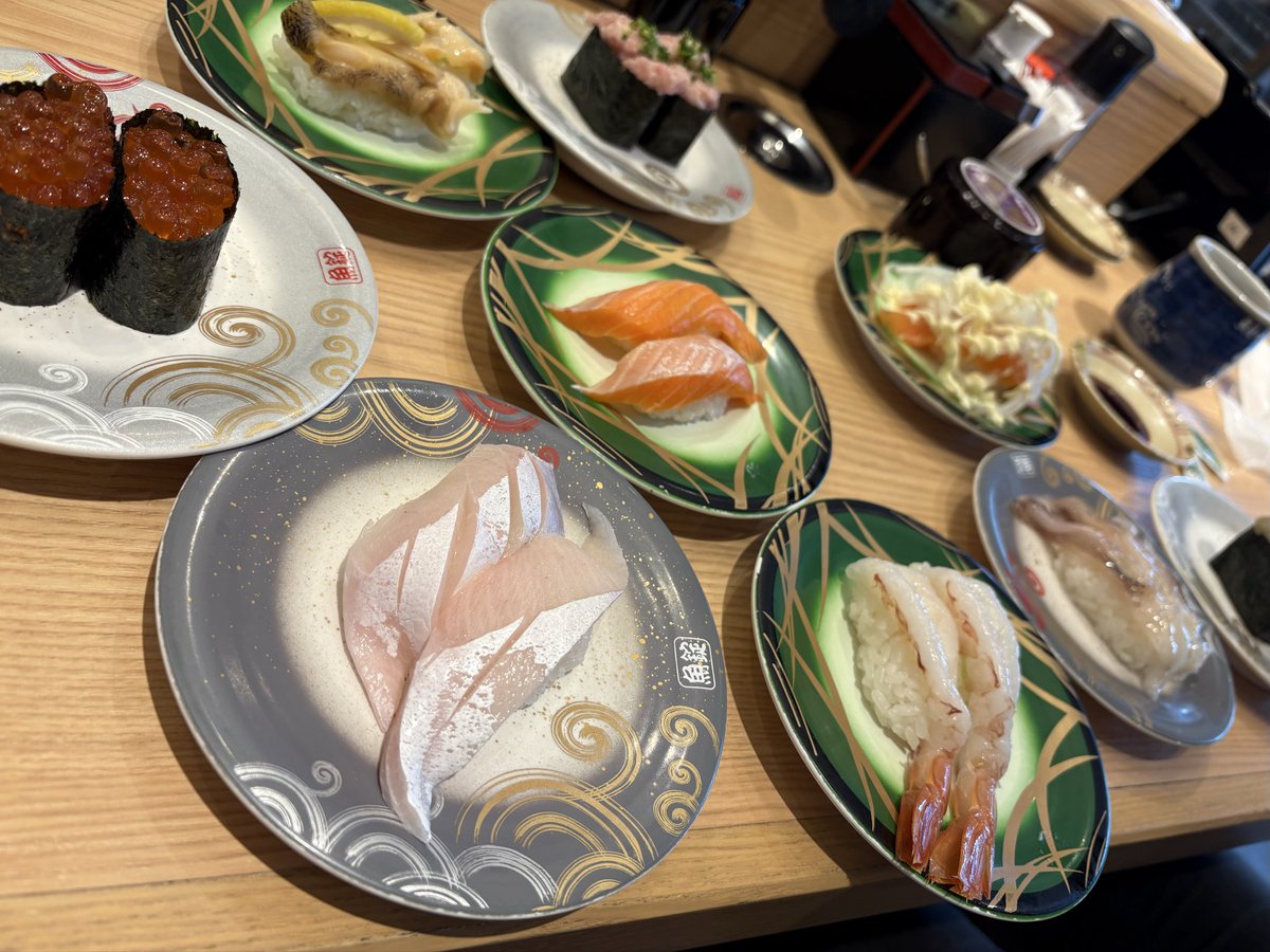Okuribitopegaru's tweet photo. 投資家のお友達と投資話＆lunch🍽

投資家はお寿司が好き🍣🤭
めちゃくちゃ美味しかった😋
えっ、蟹汁あまりにもインパクト強すぎません？🦀

 #投資家  #寿司  #lunch https://t.co/p3OPq3Oxik