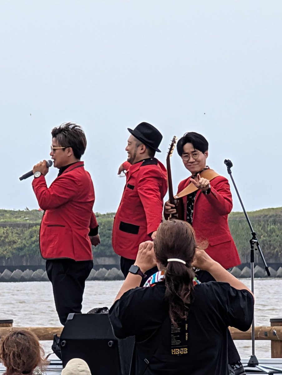 moiwa_prod's tweet photo. HAMBURGER BOYS観にはるばる天塩まで行ってきたぞ！あとから写真見返したら次郎さんの目線もらってたw https://t.co/pp1pdEz2bg