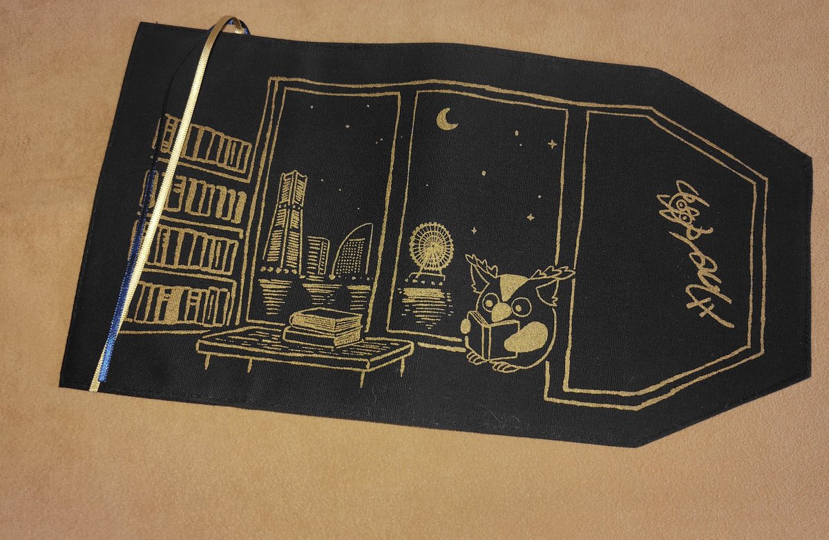 books32m's tweet photo. ブッコローのブックカバー買いました✨️
ハヤカワ文庫が入るの嬉しい🦉
布製だけど内側がツルツルで本も入れやすくて、使いやすい！
たくさん使います😊 https://t.co/0jDMSn8EHG