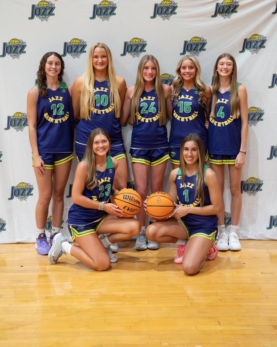 HopeRoney1's tweet photo. I am so thankful for this team and the opportunity I had to play with them!! We’ve made so many memories and have had amazing summers together! I am so grateful for every second spent with them and I’m really gonna miss getting to play with them. Can’t believe its really over. https://t.co/zwsYG1eQMc