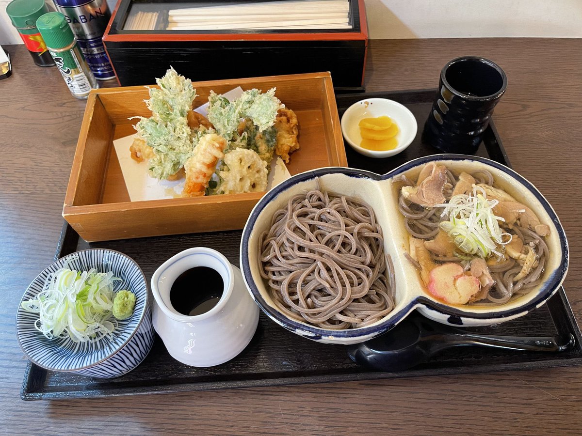 susuki_hozuki's tweet photo. 東北旅行でいちばん食べて欲しいご当地グルメは山形の肉そばかもしれない

他県に店舗がほぼなく、類似商品もない（たぶん）
ここだけの食文化だ https://t.co/yYTssLJy7N