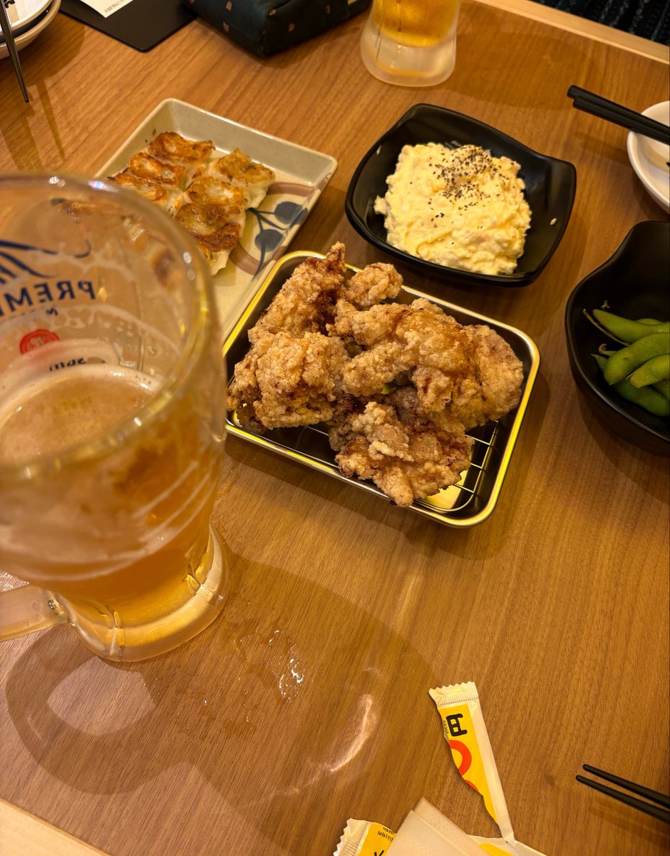 piccalillisoft's tweet photo. 昼間っからビールと唐揚げと餃子キメちゃった🍺🍗🥟 https://t.co/7Rd1czYEgp