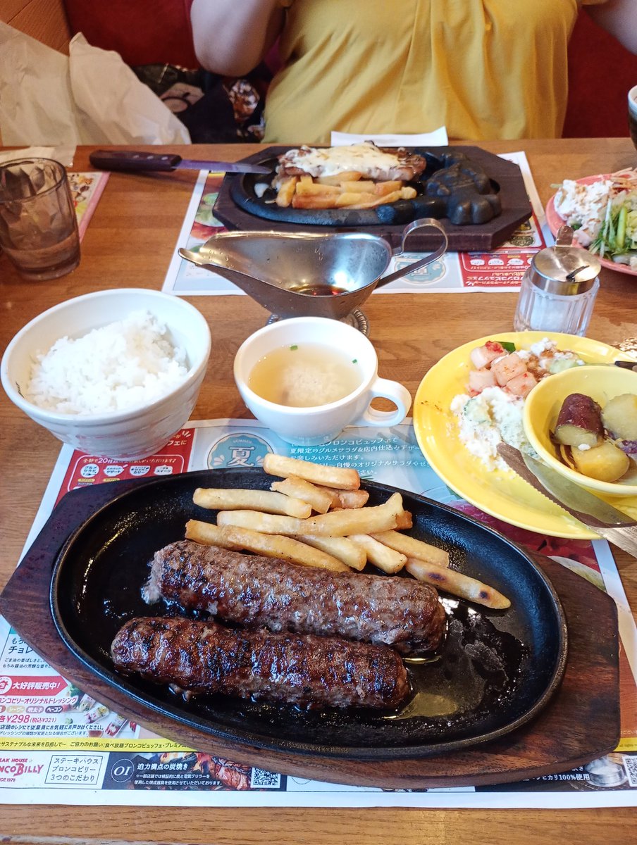 edosyow's tweet photo. アイドール撤収して晩御飯。
お立ち寄りいただいた方々ありがとうございました。
うちのコの「あ゛ぁ」て感じが可愛いかろう。 https://t.co/8QyQELbZ5o