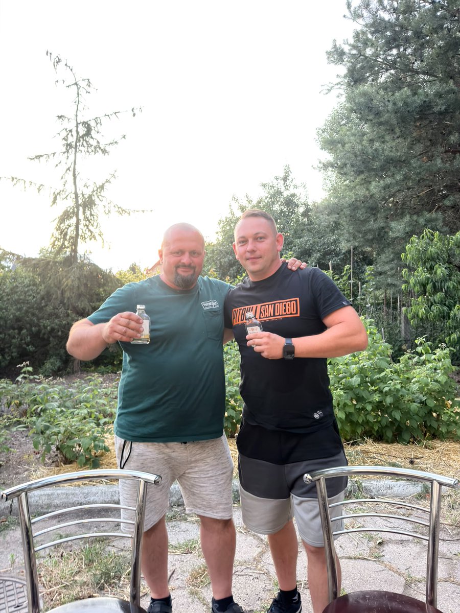 JohnToleda36's tweet photo. Meeting after years in Opole, thanks friend! 🤜🤛🍻🍻🍻 https://t.co/ZewyyTKXNc