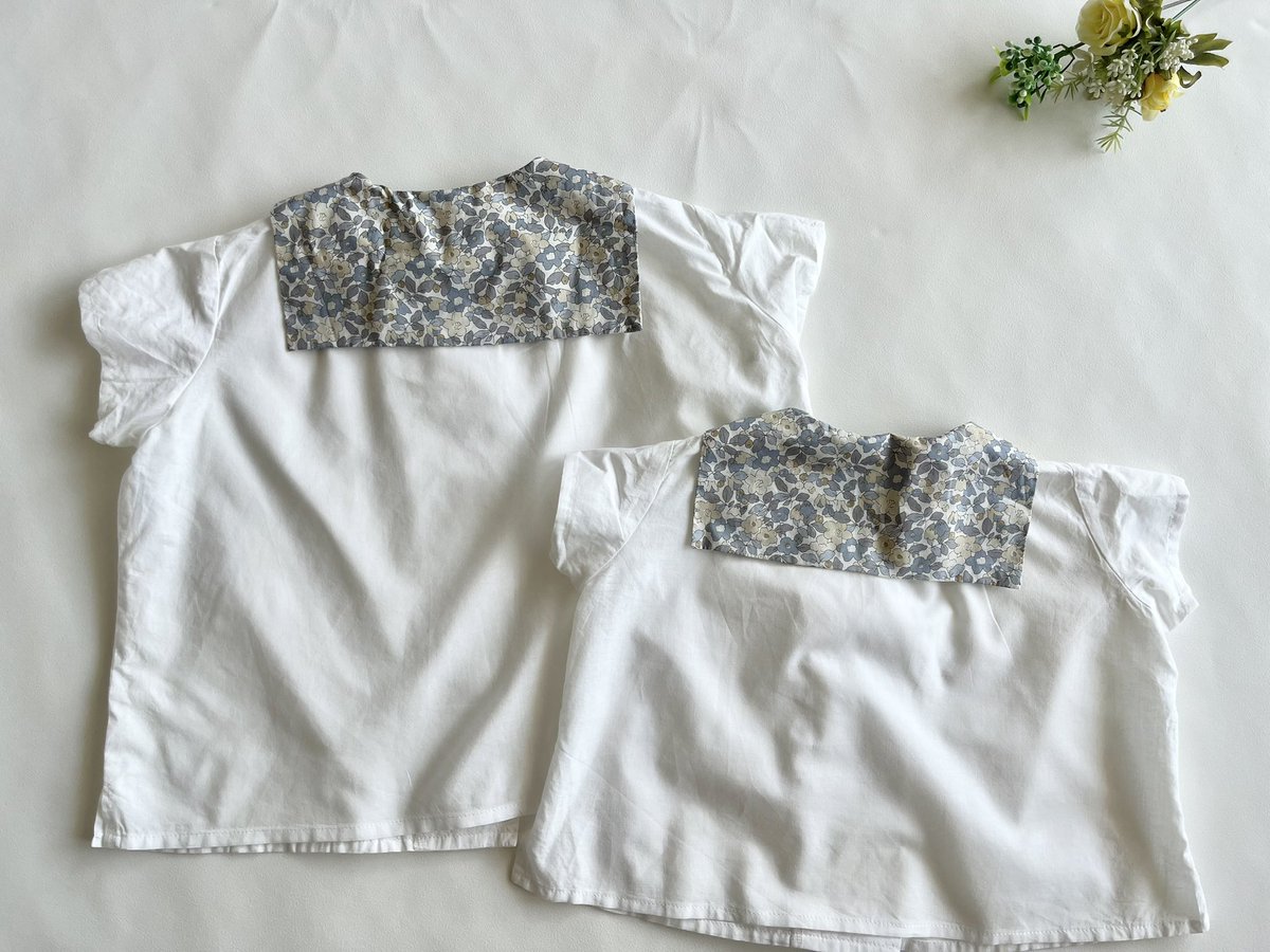 miko_mts2's tweet photo. 息子が一歳になった記念に姉弟お揃い(リンク)服作って、写真撮りに行ったよ💐

約3年前からベッツィベリーで家族リンクさせたいとぼやっと思ってて、やっと形にできた🫐

ボタンとスカート裾の糸の色🌈は娘に選んでもらった💡

#こそだてハンドメイド部 https://t.co/0q2aofCfW7