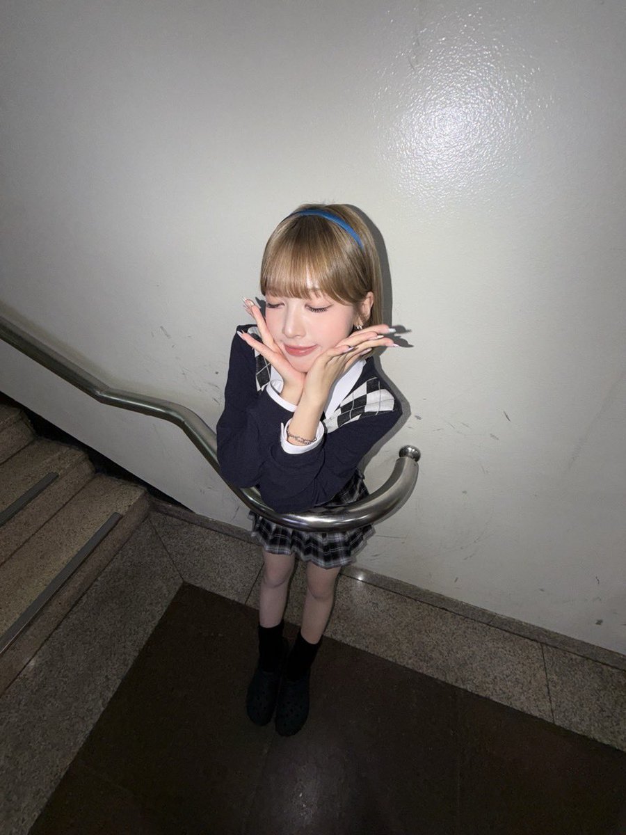 RESCENE_twt tweet picture