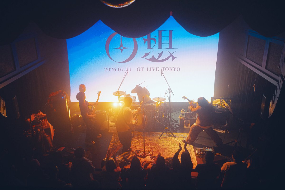 Yobahi_official's tweet photo. Yobahi pre.「#回想幻想」

昼公演「回想」

ご来場いただいた皆さん、本当にありがとうございました。

Guest：泡く、脆く。@awaku_moroku 

M1. サクラトリップ
M2. ノウプラン
M3. アストロメリア
M4. ステディライアー
M5. アイの定義（未発表曲）
M6. 走馬灯

En1. ラストヒーロー
　Guest Vocal：Ryo from 泡く、脆く。
En2. 宣戦布告

photo by @daikinitta_
