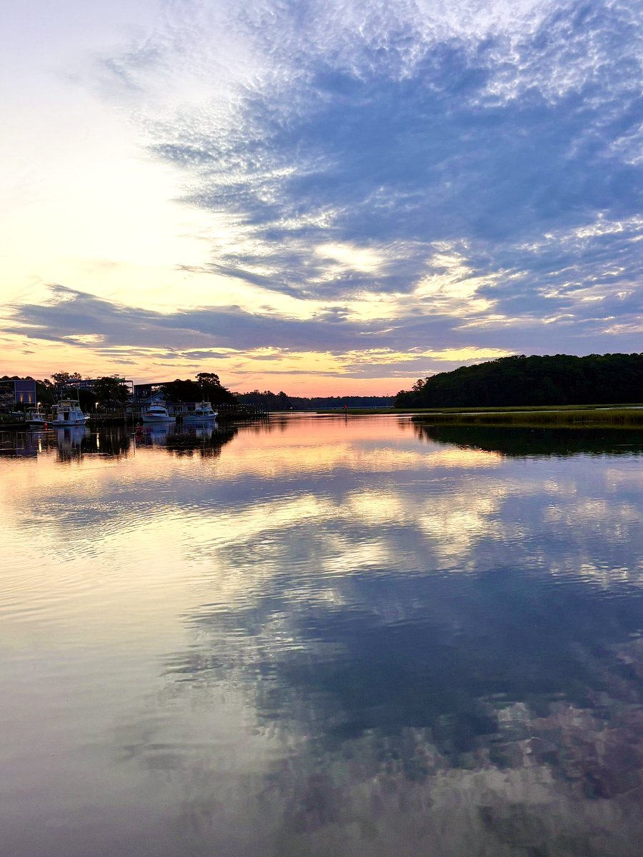 MMoore_hoops's tweet photo. Good morning! #Calabash @EdPiotrowski @medwick @DylanHudlerWXII @jamiearnoldWMBF @LeeHaywoodWX @dogwoodblooms @marioncaldwx @JustinMcKeeWx @StarboardRail @ThePhotoHour @CMorganWX @Christina4casts @AndrewWMBF @ScottyPowellWX @jgreenhillwx @TimBuckleyWX @clairefrywx @matt_wx https://t.co/TnDiTD4knZ