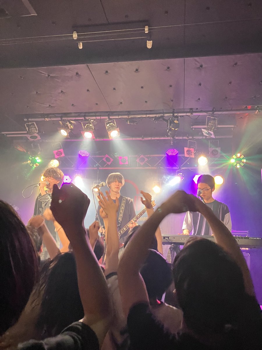 3U_Official's tweet photo. 3U PRESENTS SHUFFLE LIVE vol.6

14バンド目
幹部バンド

最高のトリバンドです!!!!
観客と一体になってライブを楽しませてくれています!! https://t.co/wKik5spcc8