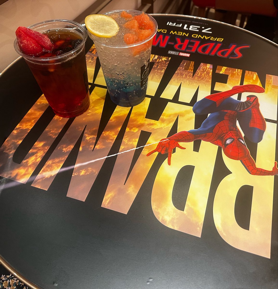 vVchankoVvBoo's tweet photo. スパイダーマン楽しみドリンク飲んできた🕷️ https://t.co/1wdR0T2S3o