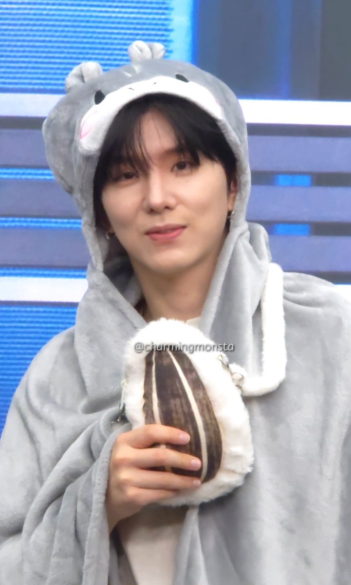 charmingmonsta's tweet photo. 🩵 앞니플러팅 해줘~
🐭 나는 안 빼지~ 
🩵 앞니가 잘 안보이는데~
🐭 이거 은근하게 해야하는거야 

하 ㅋㅋ #기현 https://t.co/ifBIKhG0ws