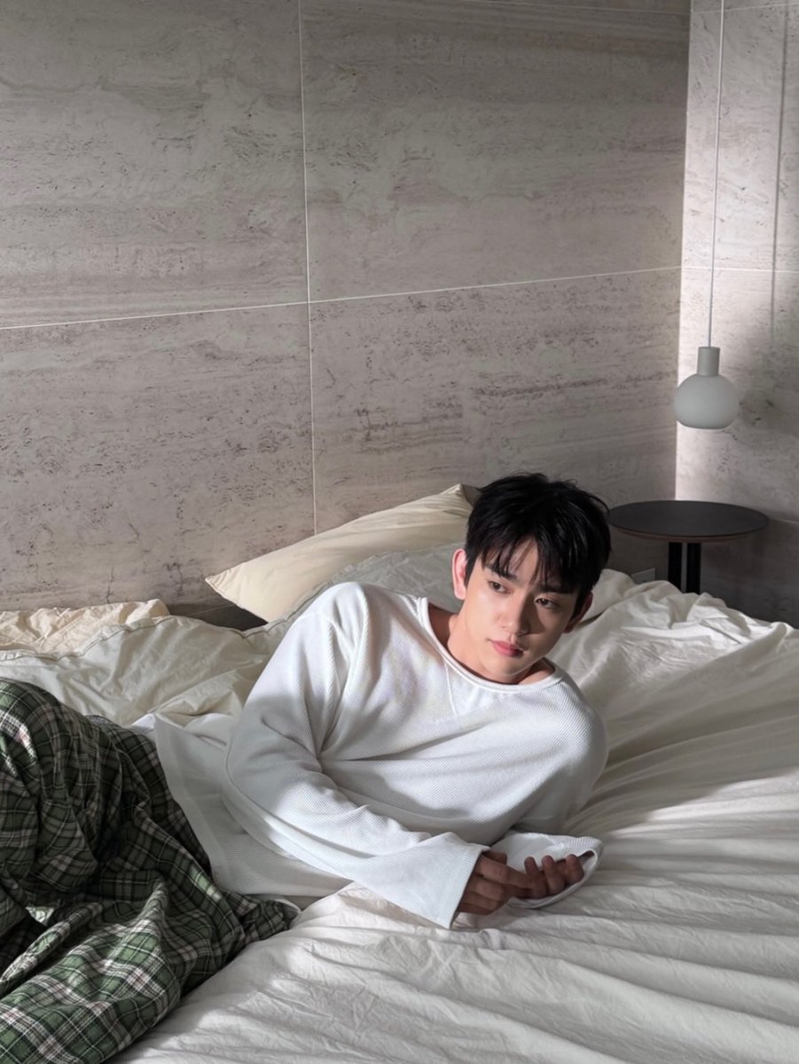 everlovejy's tweet photo. one thing about jinyoung https://t.co/LB3RL6s7Hk