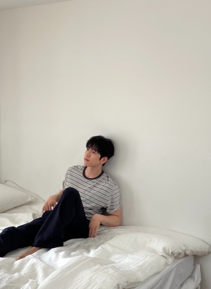 everlovejy's tweet photo. one thing about jinyoung https://t.co/LB3RL6s7Hk