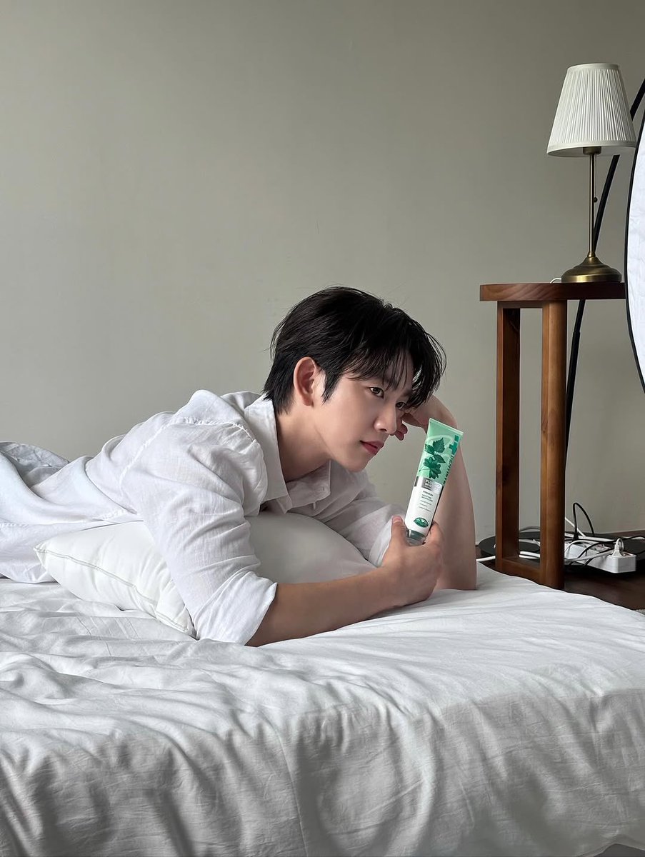 everlovejy's tweet photo. one thing about jinyoung https://t.co/LB3RL6s7Hk