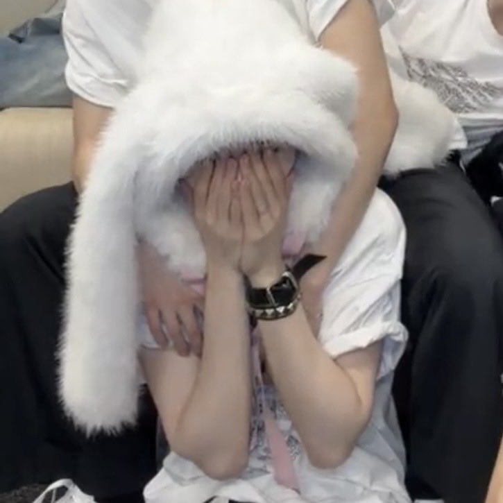 sunrender's tweet photo. little bnuuy why are you sad even :( https://t.co/YKWLUis2GJ