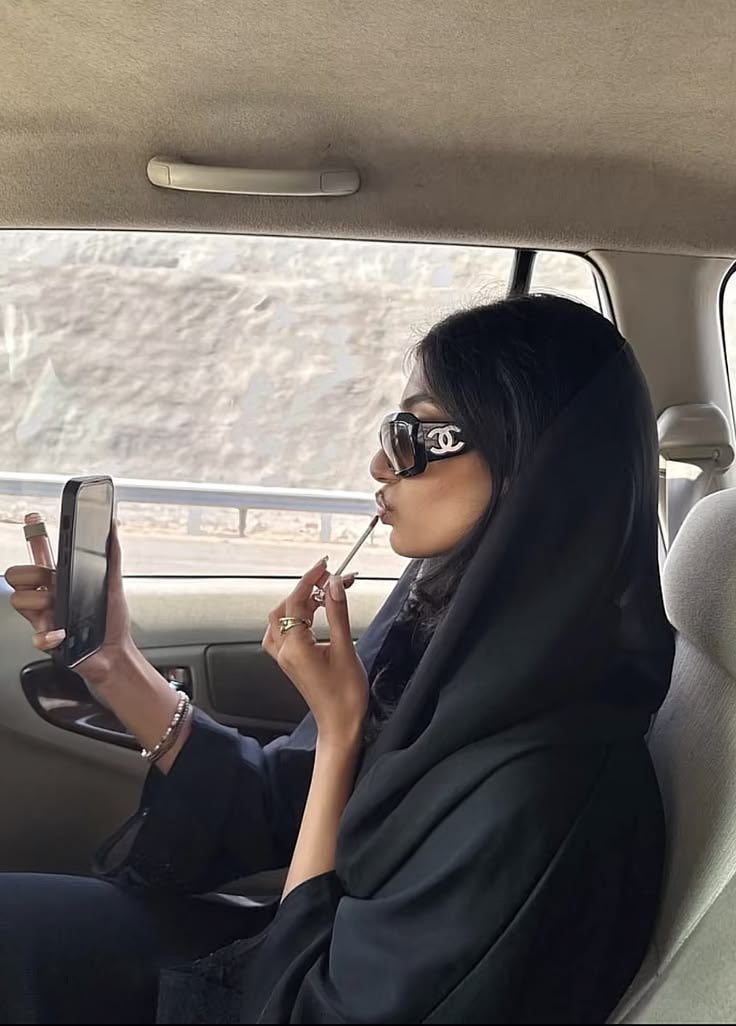 mnnm1476867's tweet photo. من حذفتك نقابها وانت ضايعه علومك 🐷
و صارت شخصيتها جريئ وانت ضعيف قدام تحررها وطلعاتها الي اكثر منك ي رجال البيت 🏠 
صرت شخص انطوائي وتولع على سنابات خواتك وهم بالكوفي وسط زحمة الشباب يبدو ان شحمتك بدت تخرخر 💦 https://t.co/nyGZ8S93Mh
