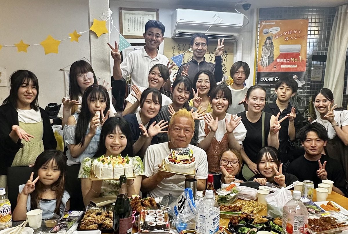yanamane's tweet photo. 昨日は8時間にわたり誕生会をしてもらいました！！
入れ替り立ち替り何人来てくれたんだろう・・
感謝してもしきれません！！

本当に幸せな時間を過ごすことが出来ました！

みんなありがとう！！ https://t.co/mOAUl02tPk