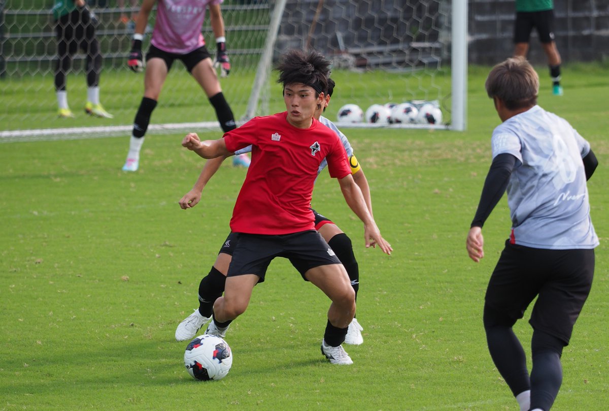 roassoofficial's tweet photo. 【トップチーム】
7/12（日）#ロアッソ熊本 はヴェルスパ大分とトレーニングマッチ（25分×4本）を行い、5-1勝利しました。
得点者は #べジョンミン 選手が2ゴール、#渡邉怜歩 選手、#飯星明良 選手、#那須健一 選手です⚽
日曜日ということもあり、暑さ厳しいなかでの試合となりましたが、たくさんの方々にお越しいただきました。誠にありがとうございます。
結果は👉https://t.co/cL5Nx1mrzA

「クオリティや課題も見えたのでレベルアップして、開幕から良いスタートが切れるようにしたい」と試合後に片野坂監督が語っていました。
全員で一体感をもって準備を続けます。

#ロアッソ熊本 
#やりきれだしきれつかみとれ
