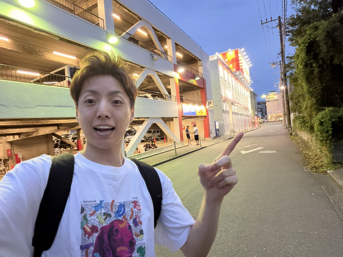 mantaro_69's tweet photo. 気が済んだ‼️

投資 1840枚
回収 691枚

絶対に良い台の喰種でちょい回収で満足‼️🙆‍♂️🔥

仕事終わりで常連さんが来てくれて
「最近覚悟決めて介護初めて、忙しくて全然来れなかった~」と

そのお方は隣に座って天井直前で当たり前にロンフリして2000枚スタートして当たり前に極バイツで追加2000枚乗せてました

当たり前よ

仕事頑張ってる人が勝つからねパチスロは

人生どっかで腹くくるタイミングは皆必ず訪れんだな

腹くくったやつが勝つよ

皆も頑張ろうぜぇぇええええ

あ、僕が鶴見に来る時は腹くくって抽選から来た方が良い‼️👺🫵

喰種は全台強くて6回ぐらい引き戻してるのが2台あったな、あとはマイジャグⅤがかなり強くて朝から来れば余裕で座れました！
台数多くないのに万枚も複数台出てた！
鶴見最高っ❣️

キコーナ鶴見中央
#PR
#万太郎の気が済む迄
