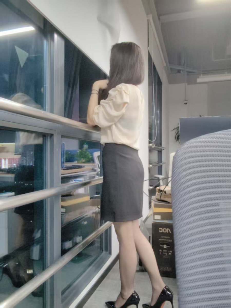 llg5102170's tweet photo. 43岁熟女阿姨一枚 ，有点女S，喜欢年轻的小刍狗！#女S #阿姨 #Sm #调教 #女王 https://t.co/LtGjTXPdyQ