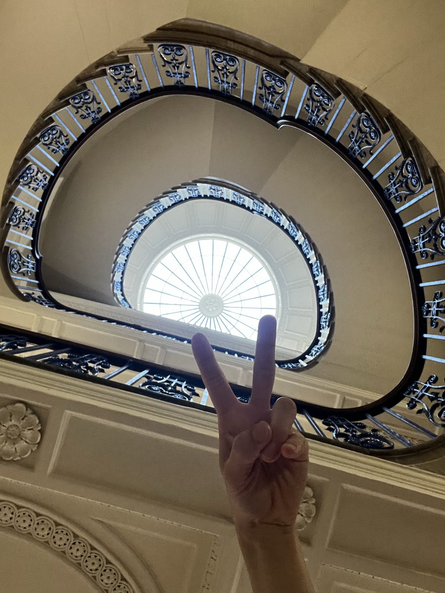 ddancer38's tweet photo. @950308_some_up ㅋㅋㅋㅋㅋ런던 지금 해가 미쳐가지고 햇볕으로 퇴치되는 드라큘라가 된 기분이엇삼.. 

첫째 사진은 네덜란드 https://t.co/IN7a8SX83S