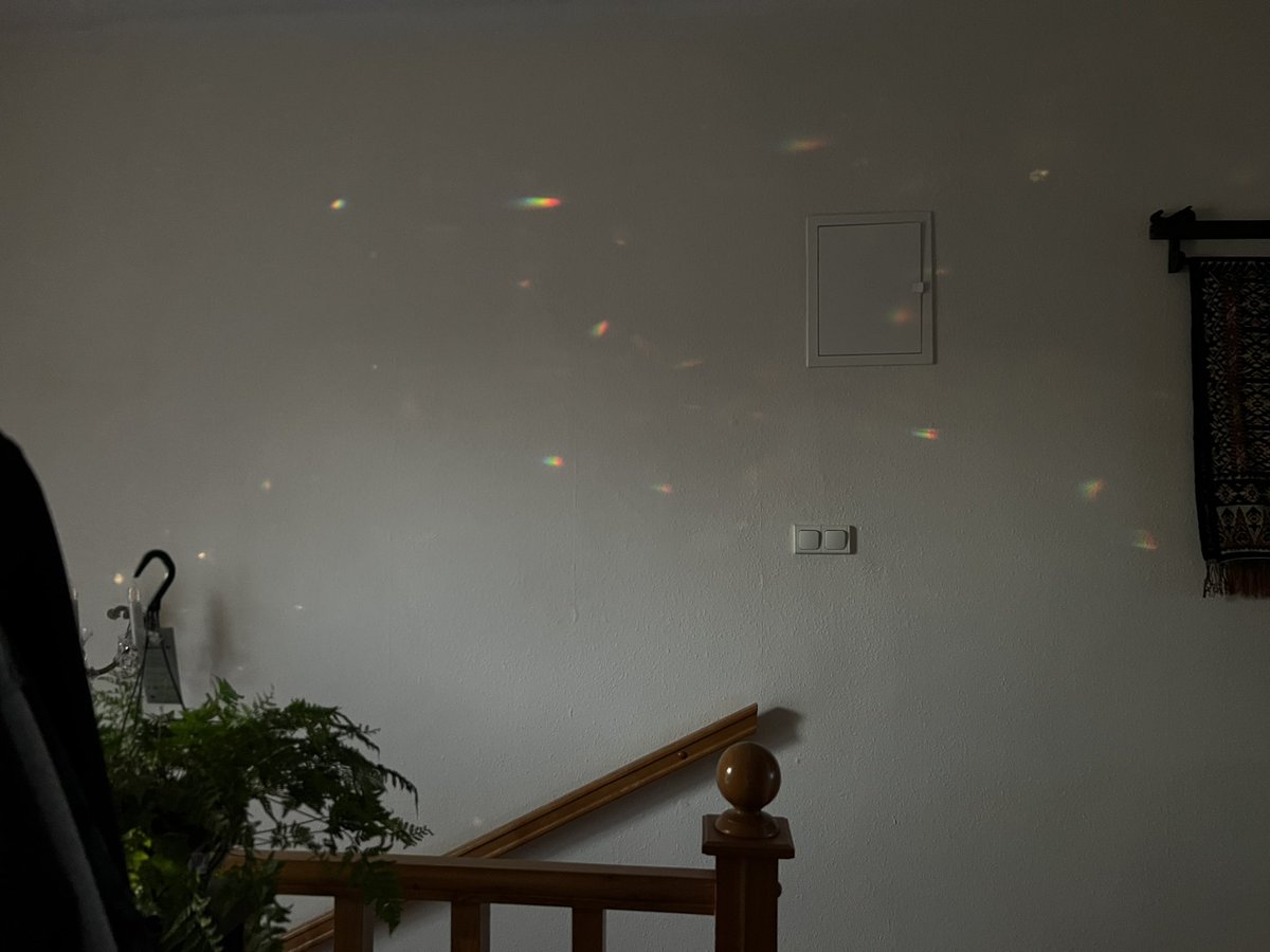 navycapris's tweet photo. light reflecting the glass ornament in my house https://t.co/LB66Toy1ZW