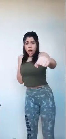 3rxqt's tweet photo. بسمممملة اول من رعشششت وسططها
ايام الميوزكلى كان اسمها بسملة بلبلة❤️ https://t.co/GVjzrg7HhA