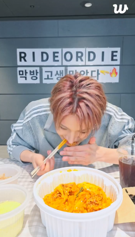 EVANFlLMS's tweet photo. eat well, EVAN 

#에반 #EVAN #희승 #HEESEUNG https://t.co/8Eb10Q1JsU