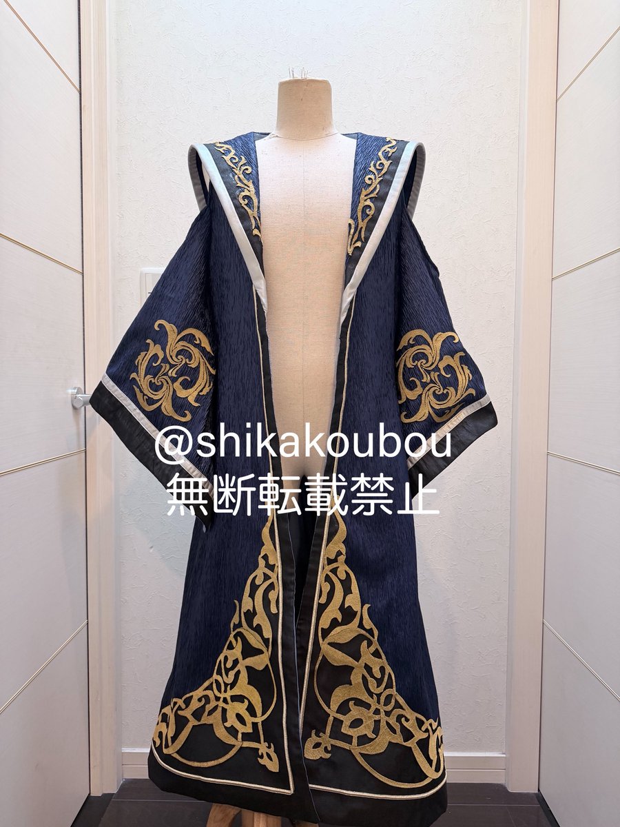 shikakoubou's tweet photo. 真・三國無双8 ／荀攸
コートのみ製作しました！

今までで1番大きい刺しゅうでしたが
うまいこと分割して再現出来たと思います☺️👍

#鹿工房 https://t.co/uPVBmpbFua