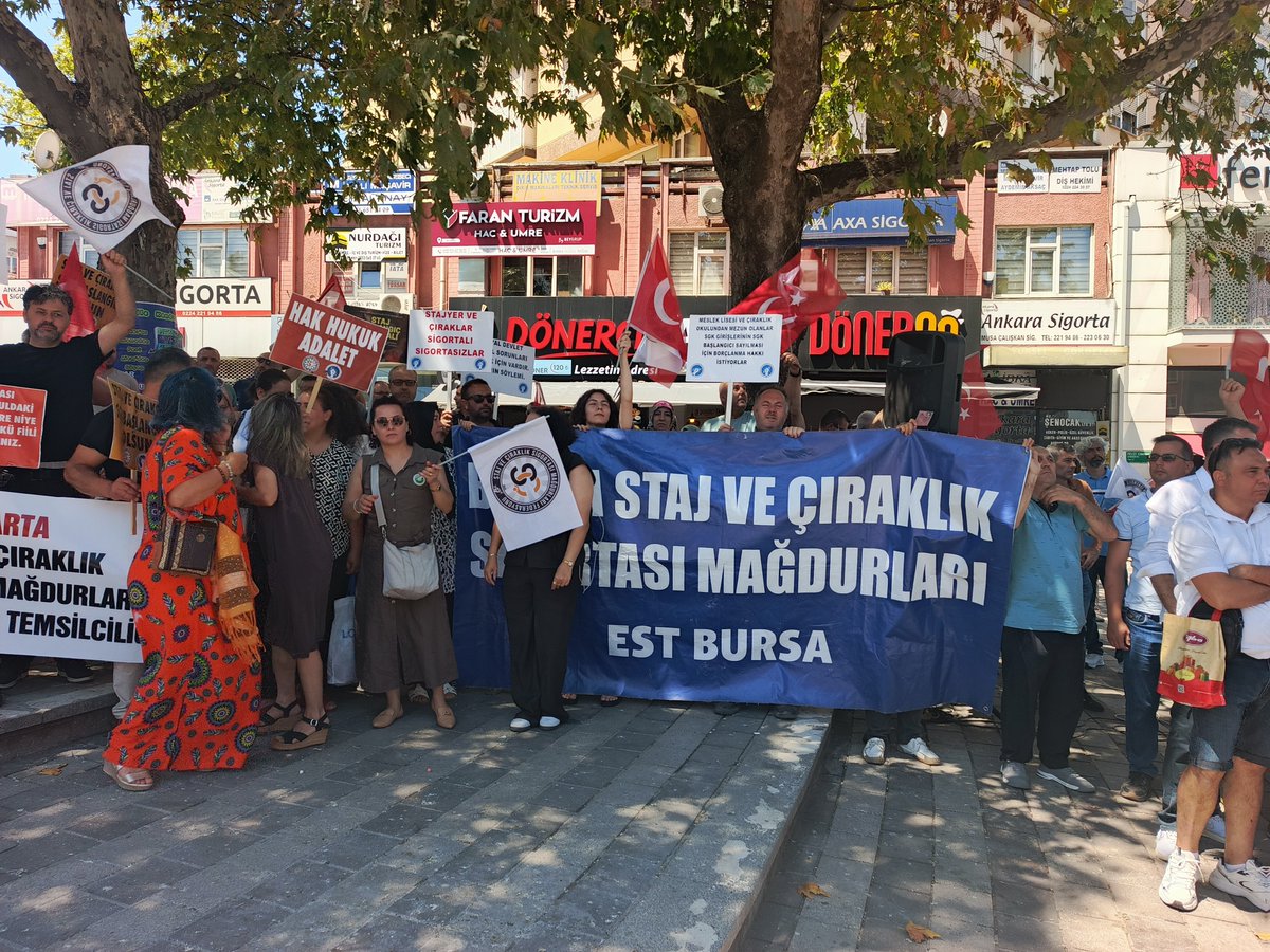 bursastajder's tweet photo. 📢 Bugün Bursa’da gerçekleştirdiğimiz basın açıklamamıza, şehir şehir dışından ve şehir içinden gelerek bizlere destek veren tüm çıraklık ve staj mağduru arkadaşlarımıza gönülden teşekkür ediyoruz.🙏

Güçlü bir dayanışma örneği sergileyerek sesimizin daha gür çıkmasına katkı sunan, emek veren, fedakârlık gösteren herkese minnettarız. Birlik ve beraberlik içinde mücadelemizi sürdürmeye, haklı davamızı kararlılıkla anlatmaya devam edeceğiz.

Katılım sağlayan tüm mağdurlarımıza, destek veren vatandaşlarımıza ve yanımızda olan herkese teşekkür ederiz.
Birlikte güçlüyüz, birlikte başaracağız.‼️

Stajyer çırak Bursada 
#StajçıraklıkSgkBaslangıçıOlsun