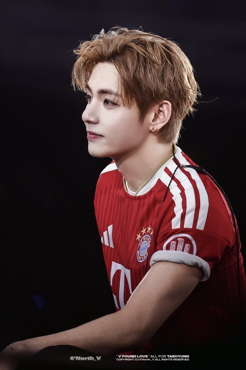 ZaraZeynab9439's tweet photo. @FCBayernEN Kim taehyung 👑 https://t.co/AKKHQYmbBX