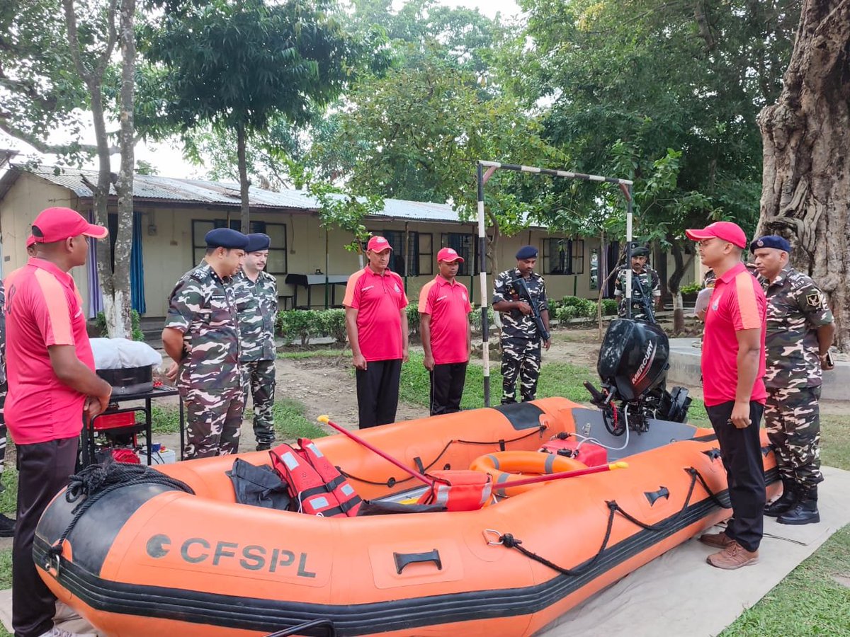 22bnssb's tweet photo. Dt.11 एवं 12.07.26 को श्री दीपक बरनवाल,IPS,DIG,#SSB ,GKP द्वारा 22वीं वाहिनी के समवाय पतलावा,झुलनीपुर एवं सीमा चौकी शीतलापुर का निरीक्षण किया गया। इस दौरान राहत एवं बचाव दल का निरीक्षण, कर जवानों से संवाद तथा सीमा चौकी शीतलापुर में पौधारोपण कर पर्यावरण संरक्षण का संदेश दिया गया https://t.co/9PbreOke74
