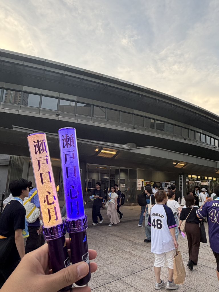 mitsuki_Matchan's tweet photo. 広島2日目ありがとうございました！！

スタンド最後列でしたが、レスも貰え
大はしゃぎ出来て大満足でした！！

ひろしまｻｲｺｵｫｫｫｫｫｫｫｫｫ！！！ https://t.co/LlH6kNGF3G