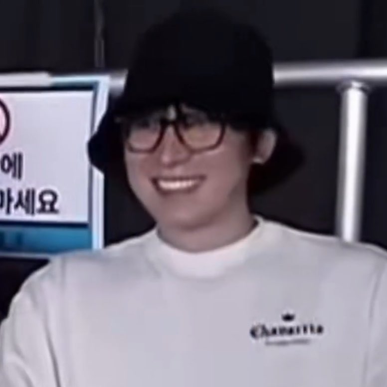 minwonungi's tweet photo. smiley wonungie 😁🤏 https://t.co/cxuhvZM7ZZ